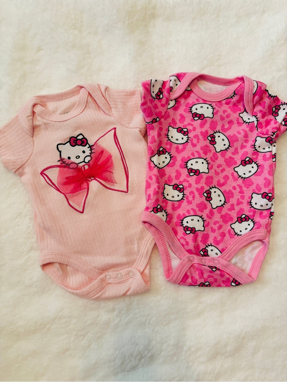 Hello Kitty Pink & Hot Pink Short-Sleeve Baby Bodysuit Set